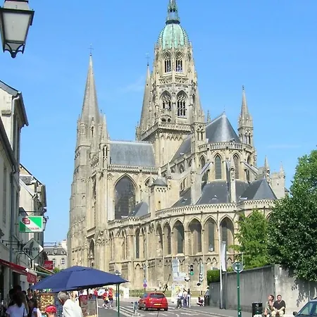 Coloniale: Retreat With Private Terrace Apartment Bayeux